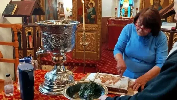 Παραμυθιά: Η συγκινητική προσφορά συνταξιούχου εκπαιδευτικού στις εκκλησίες του χωριού