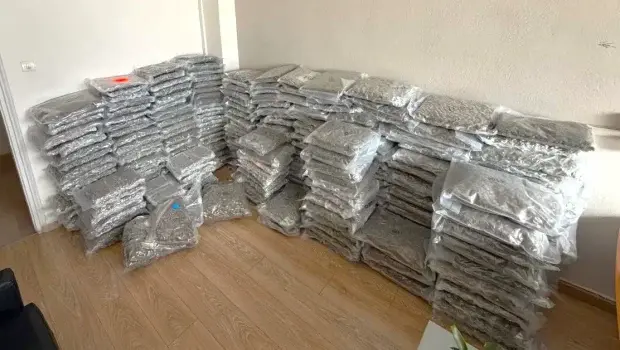 Ηγουμενίτσα: Συνελήφθη 36χρονος με πάνω από 300 κιλά κάνναβης σε φορτηγό (βίντεο)