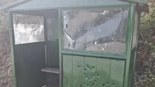 Πρωτοβουλία πολιτών: Καθάρισαν εγκαταλελειμμένες στάσεις ΚΤΕΛ στην παλαιά Εθνική Οδό Ηγουμενίτσας - Ιωαννίνων