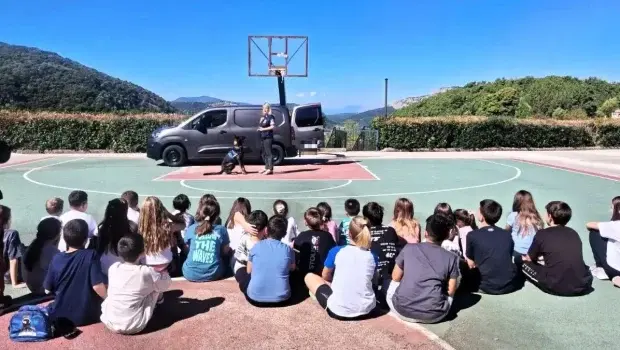 Θεσπρωτία: Ο αστυνομικός σκύλος «DIEGO» ενθουσίασε τους μαθητές του Δημοτικού Παραποτάμου