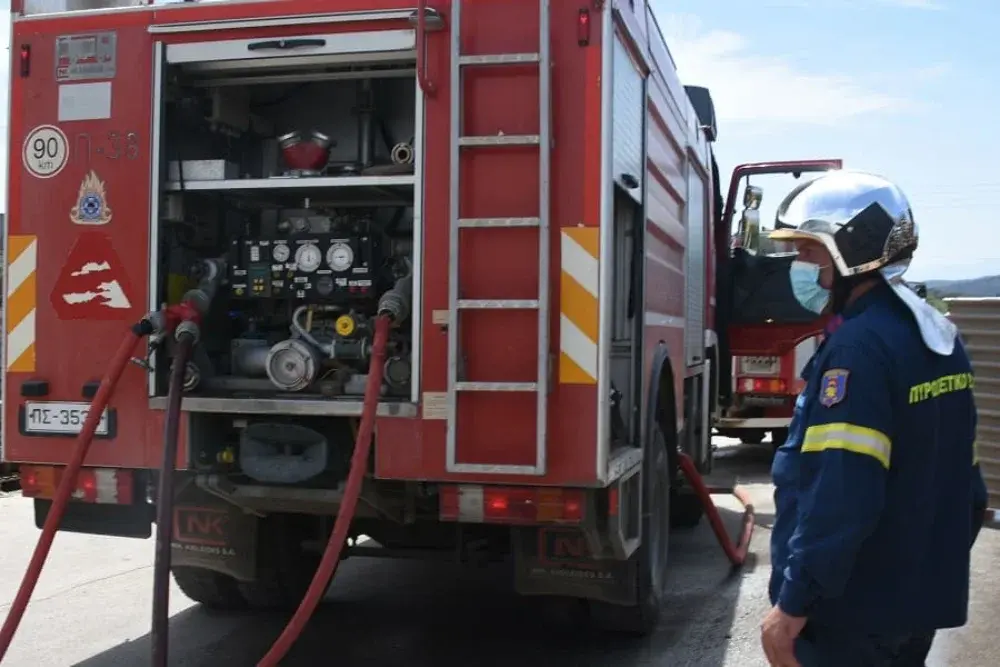 Φωτιά σε νταλίκα στην Εθνική Οδό Πρέβεζας - Ηγουμενίτσας: Επιχείρηση κατάσβεσης σε εξέλιξη