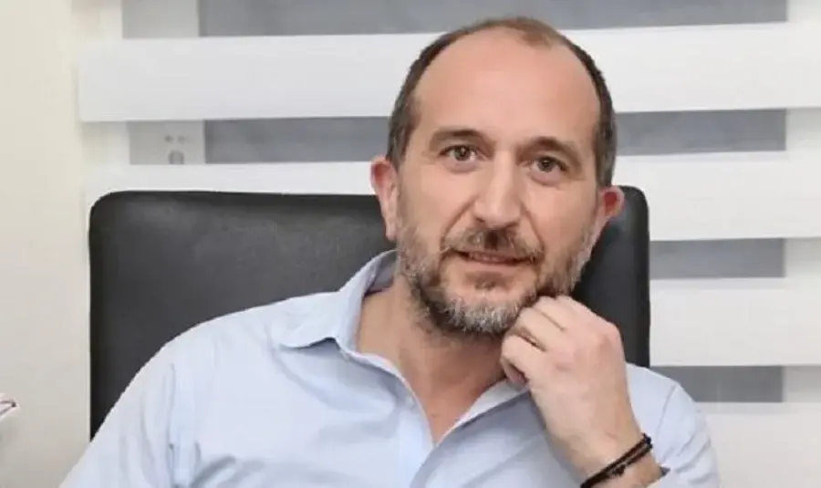 Πολιτικό παρασκήνιο: Το «στενό μαρκάρισμα» του Μαξίμου στον Δήμαρχο Σουλίου