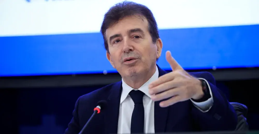 Και Χρυσοχοΐδης στο κυβερνητικό κλιμάκιο..