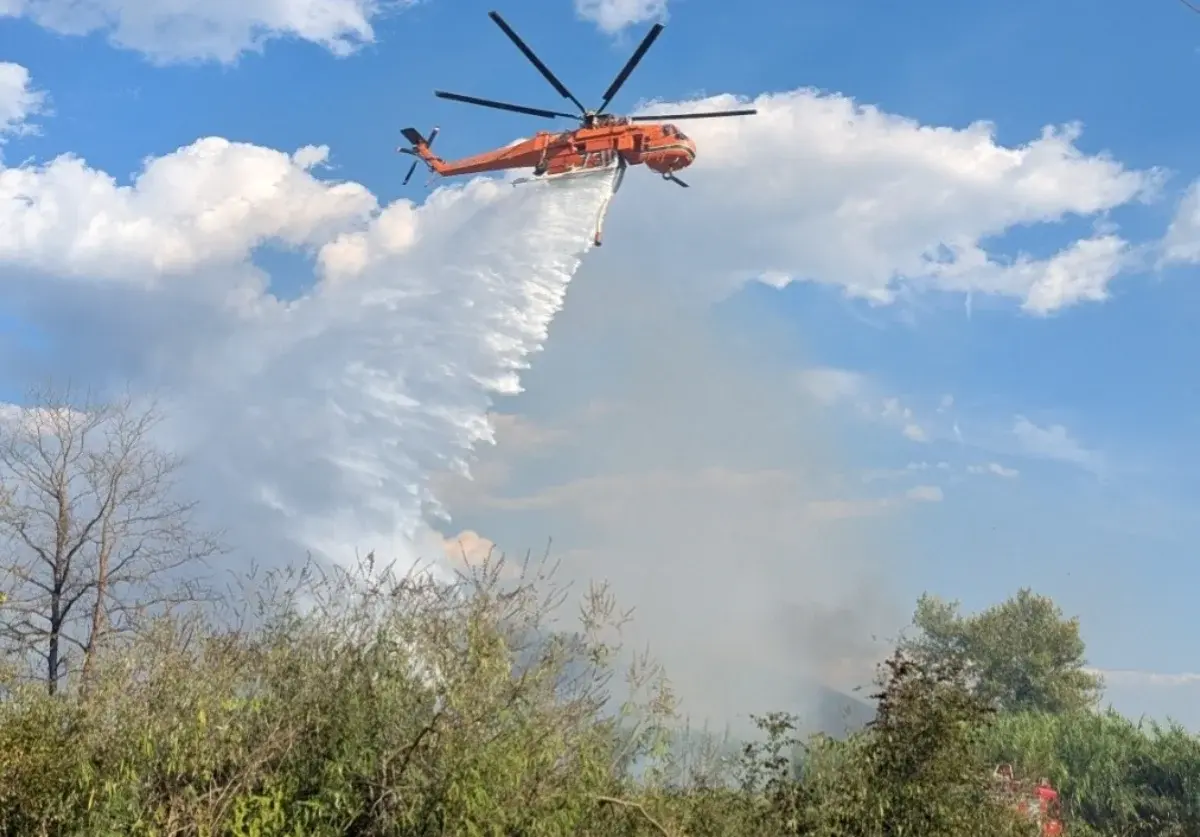 Βίντεο: Το ελικόπτερο Erickson των 10.000 λίτρων πάνω από το Θεσπρωτικό και η ιστορία του στην Ήπειρο