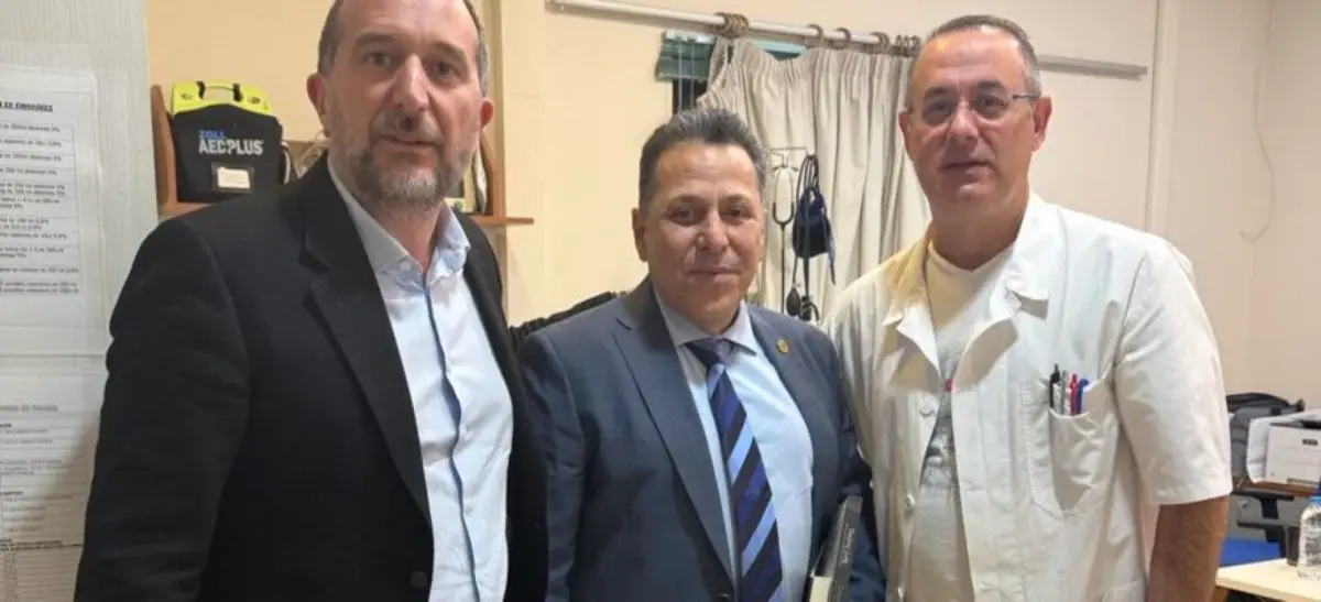 Δωρεά ασθενοφόρου στην Παραμυθιά – Επίσκεψη του προέδρου του ΕΚΑΒ