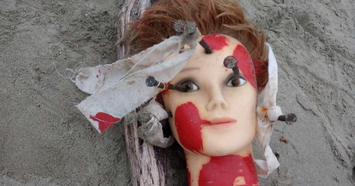 Δρέπανο Ηγουμενίτσας: Ανατριχιαστικό εύρημα στην παραλία με εικόνες που παραπέμπουν σε τελετές μαύρης μαγείας (ΦΩΤΟ + ΒΙΝΤΕΟ)