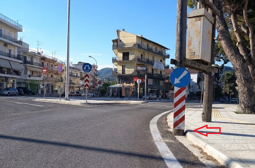 Επικίνδυνη κολόνα του ΔΕΔΔΗΕ στη βόρεια είσοδο της Ηγουμενίτσας: Απαιτείται άμεση απομάκρυνση