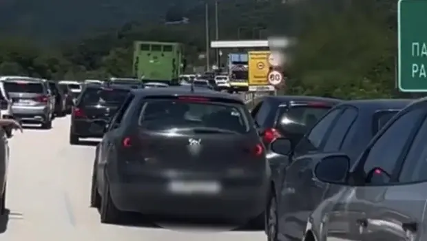 Έκλεισε και άνοιξε ξανά η Εγνατία Οδός μετά από διαρροή λαδιών και πετρελαίου στο οδόστρωμα
