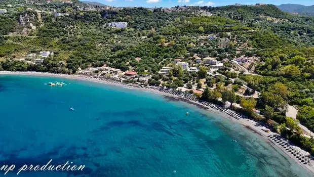 Παραλία Αρίλλα: Ο απόλυτος καλοκαιρινός προορισμός στην Πέρδικα Θεσπρωτίας