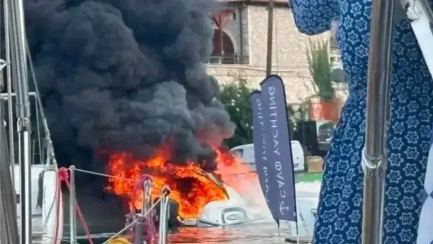Σύβοτα Λευκάδας: Φωτιά και έκρηξη σε φουσκωτό σκάφος – Ελαφρά τραυματίας ένας άνδρας