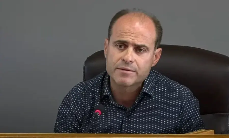 Αγροτική οδοποιία σε Ηγουμενίτσα και Άρτα: Δύο διαφορετικές στρατηγικές και η «προσγείωση» της πραγματικότητας