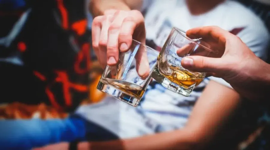 Θεσπρωτία: Ανήλικος κατέρρευσε σε πανηγύρι από κατανάλωση αλκοόλ - Τρεις συλλήψεις