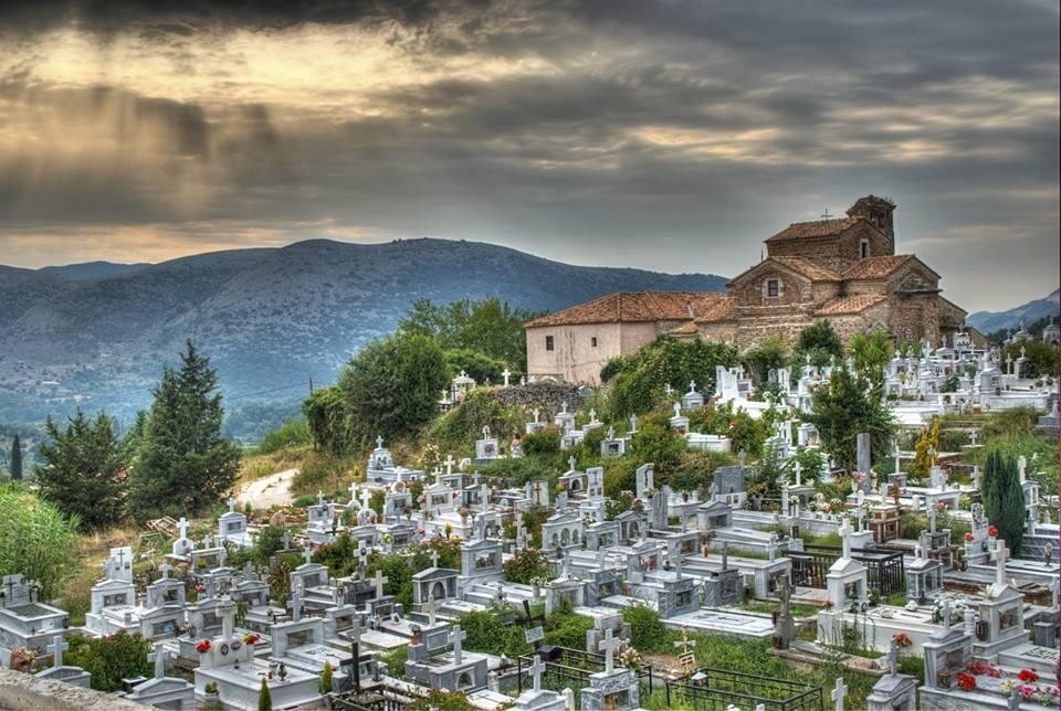 Η Λαϊκή Συσπείρωση για την καθυστέρηση της μεταφοράς του κοιμητηρίου Παραμυθιάς