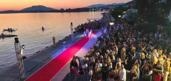 Ο Εμπορικός Σύλλογος Παραμυθιάς στηρίζει το Fashion Show της Ηγουμενίτσας: Μια πρωτοβουλία για την τοπική αγορά
